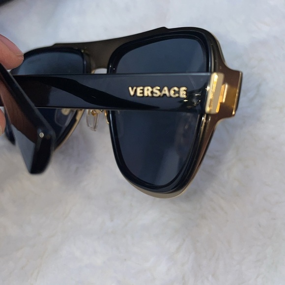 Versace Aviators Brand New Authentic Versace Sunglasses 😎 - Picture 9 of 9